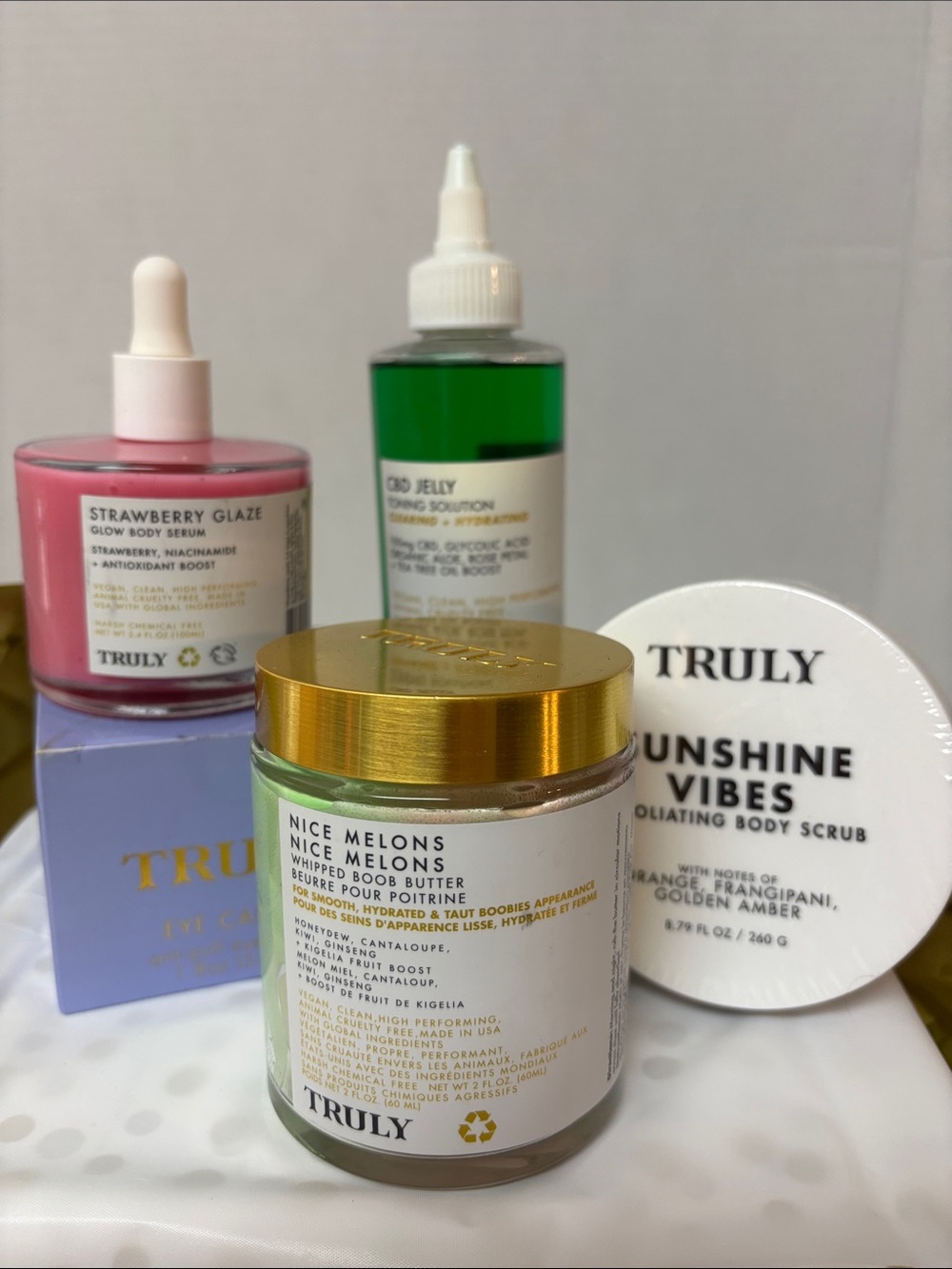 TRULY Beauty (5 piece bundle). NWT
